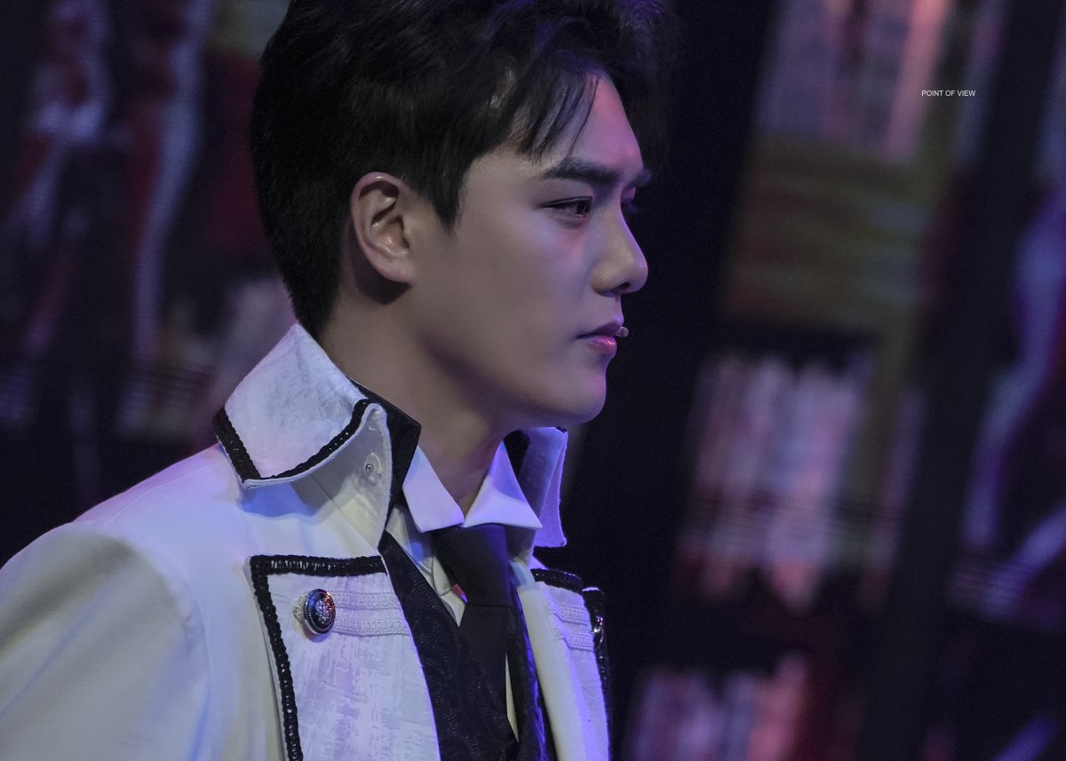 231222 아가사 커튼콜 
로이 | #윤소호 

너의 뒤에 숨어
평생 널 그리워했어