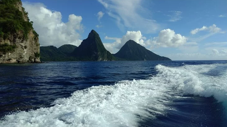 3 Eastern #Caribbean countries are joining forces with @oecscommission to combat illegal fishing while bolstering tourism, waste management, and resilience to climate change. 🇬🇩 🇱🇨 🇻🇨 

Learn more about their new #BlueEconomy effort: wrld.bg/BZua50QlveN #ClimateStories_WBG