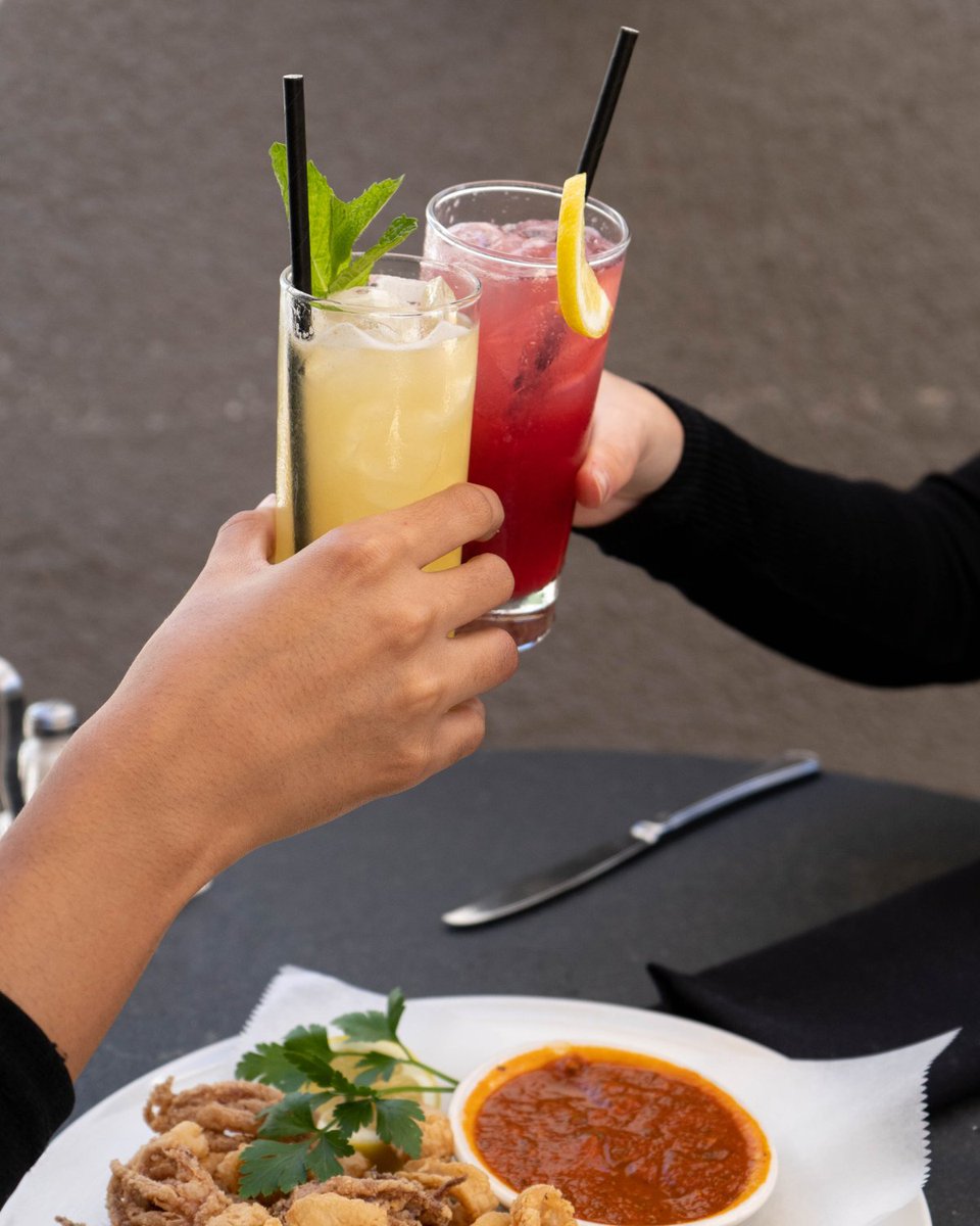 Our two favorite words: HAPPY and HOUR. We’ll see you at the bar at 3pm 😉 🥂