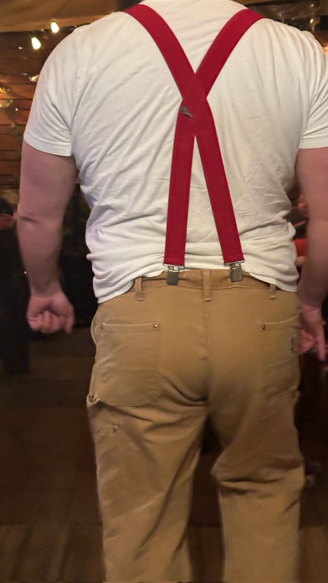 Hungry_pet's tweet photo. Really digging the red suspenders #DadBod https://t.co/AeTkx3fjxN