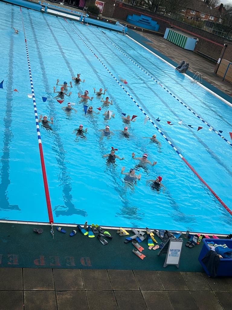 Friends of Charlton Lido (@foclse7) on Twitter photo Greetings from #SwimDoctor regulars <a href="/charltonlido/">Charltonlido</a>, marking the festive season with the traditional floating Christmas 🎄 Greetings from #SwimDoctor regulars <a href="/charltonlido/">Charltonlido</a>, marking the festive season with the traditional floating Christmas 🎄