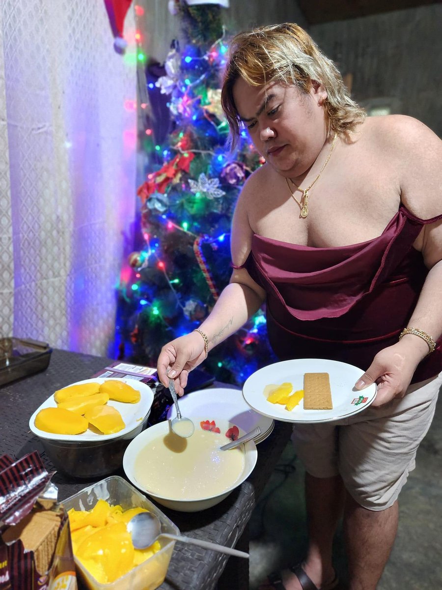 self-service mango graham ate quoh
(merri pasko ac🫵🫶)

#YGIG #MaligayaAngPasko #ChristmasWithYGIG