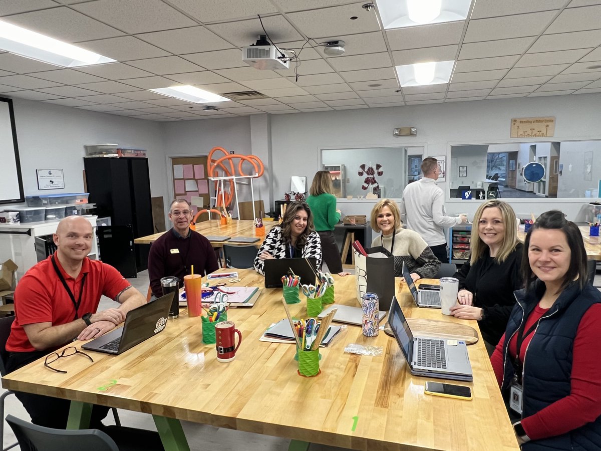🌟 Exciting day at our Makerspace and Innovation Lab! Our Professional Learning Department organized a fantastic learning and creating session today for our staff. The team had a blast exploring new ideas and designs just in time for the holiday break. 🎉