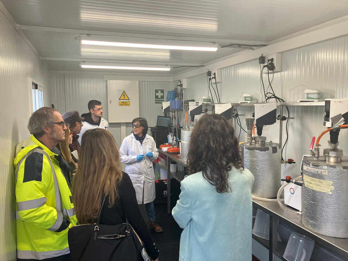 Na nosa sede, #AVilaDaAuga, recibimos a membros da corporación municipal e técnicos de <a href="/PazodeRaxoi/">Concello de Santiago</a> que se achegaron coñecer proxectos europeos de #innovación como <a href="/EU_Waterun/">WATERUN</a> que estamos desenvolvendo en Santiago da man do noso centro tecnolóxico, <a href="/CETAQUA/">Cetaqua</a> #Galicia. 👩‍🔬🔬