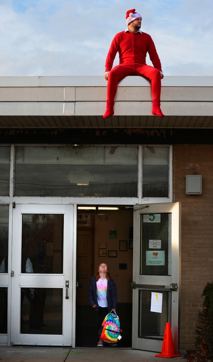 Some things are just fun to photograph. Meet Glen the Elf. stltoday.com/news/multimedi…