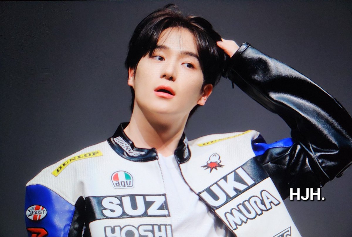 은발 레이싱 vs 흑발 레이싱

난 못 고르겟다.