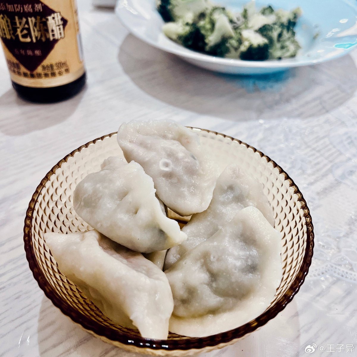 — 231222 Wang Ziyi Weibo Update 💙 300 calories is approximately equal to 10 dumplings. #Wintersolsticeiscoming #王子异 #wangziyi #NinePercent