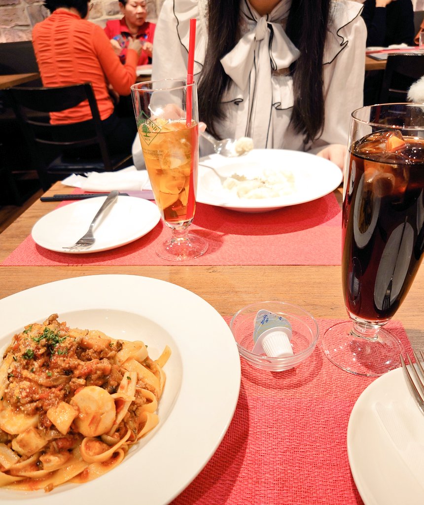 yoroshikune_p's tweet image. はじめましての顔合わせ🙂🎶

途中トラブルがありましたが、無事に合流🥲💦

お店も急遽変更でしたが、共通の話題があると

お話をしながらのお食事や楽しい時間は

あっという間ですね🤭🎶

また次回もお願いします🥰

お土産もよろこんでもらえて嬉しいです😀💕

#P活
#p活千葉
#P活健全
#第五人格