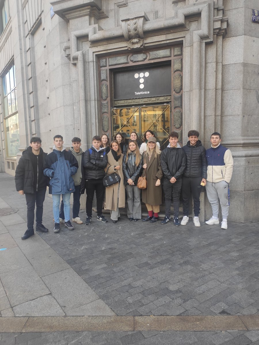 Ayer, nuestros alumnos de Marketing acudieron a la <a href="/fundacionTef/">Fundación Telefónica</a> junto a su profesora María Montaña para visitar sus instalaciones.

Pudieron ver el edificio y visitar algunas de sus exposiciones.

#MSMK #FundaciónTelefónica #University