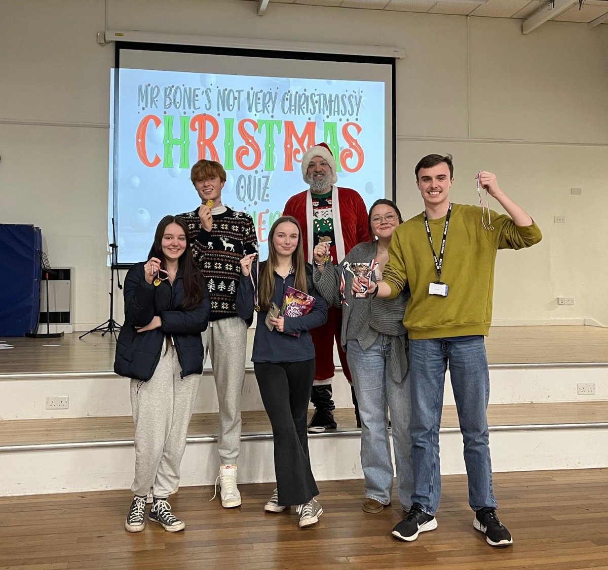 We had a wonderful evening on Wednesday with the not so Christmassy Christmas quiz. Well done to the amazing Mr Bone for running and organising such a great event 🎅🏼 congratulations to our winning team!