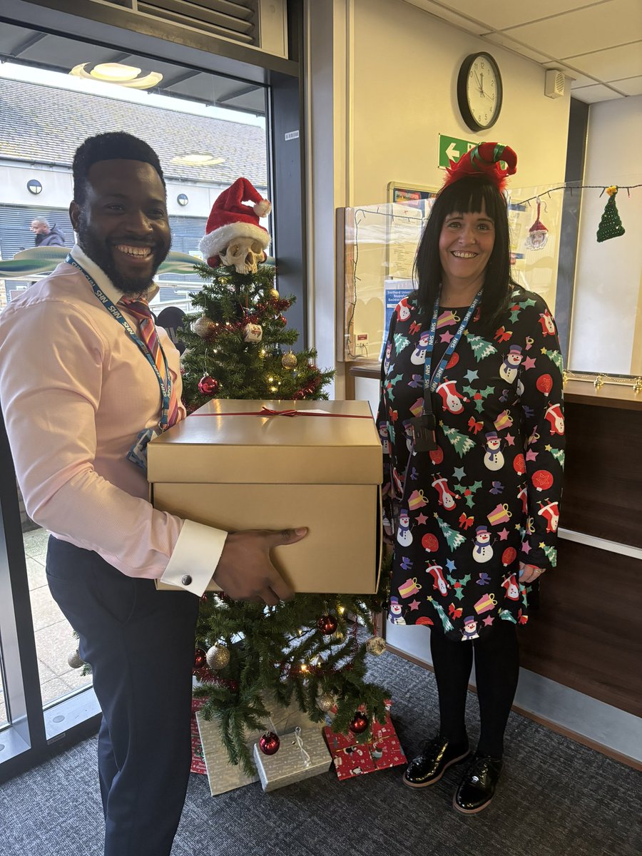 Lucy (@lucythomas14) on Twitter photo Lovely to be out with the Executive team today <a href="/DawnScrafield/">Dawn Scrafield</a> delivering some Christmas cheer to our hardworking colleagues on the wards. Merry Christmas from the <a href="/MSEHospCharity/">π Mid & South Essex Hospitals Charity</a> team π Lovely to be out with the Executive team today <a href="/DawnScrafield/">Dawn Scrafield</a> delivering some Christmas cheer to our hardworking colleagues on the wards. Merry Christmas from the <a href="/MSEHospCharity/">π Mid & South Essex Hospitals Charity</a> team π