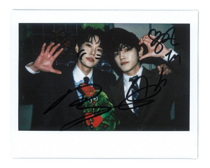 내일 럭드하러 또 가고싶다… 일이고뭐고.. 혐생이고뭐고 나의아기들을 또다시 맞이하러 홍대로 기어가고싶다…