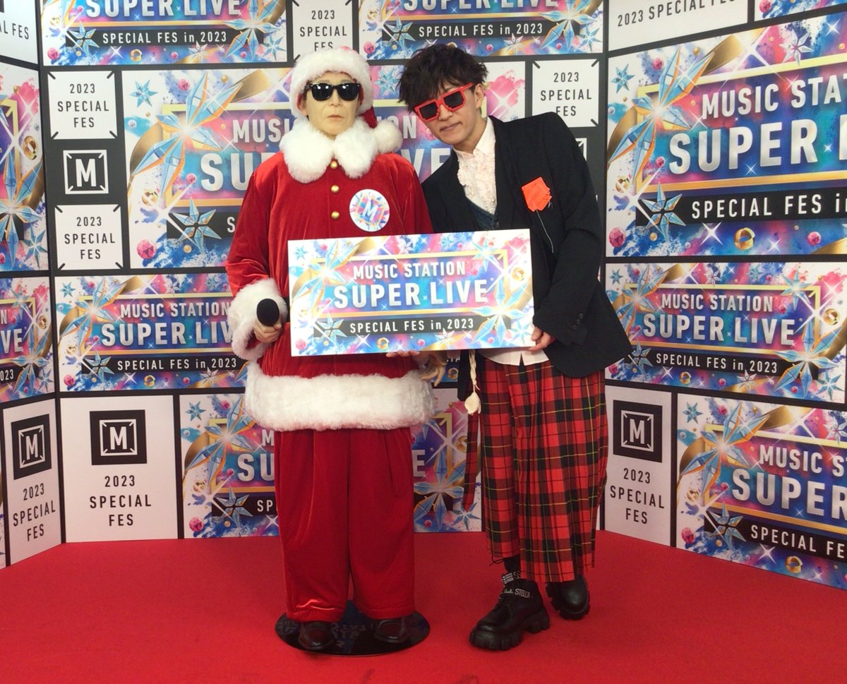 Mst_com's tweet photo. #MステSUPERLIVE
4時間半の生放送！

まもなくL'Arc~en~Cielが登場🎸

98年の大ヒット曲で冬にぴったりの『snow drop』❄
スリリングなスピード感にあふれたロックナンバー『READY STEADY GO』を披露🗺

#Mステ #LArcenCiel #snowdrop #READYSTEADYGO #hyde #tetsuya https://t.co/aO9wigux1r