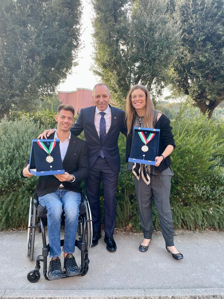 Il ciclismo protagonista anche nell'edizione 2023 dei Collari d'Oro al Merito Sportivo, la massima onorificenza concessa dal CONI. Tra i premiati Mirko Testa, campione del mondo in handbike, e la detentrice del record dell'Ora Vittoria Bussi. LEGGI QUI: federciclismo.it/.../b1aeebf8-f…