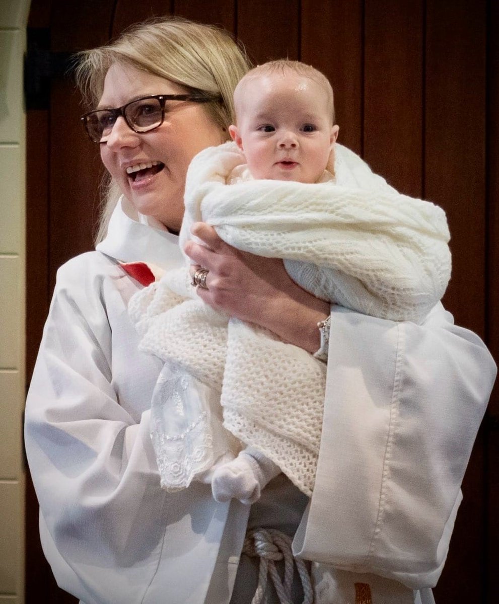 The Bishop's Chaplain, Emma, reflects on why the days between Christmas & New Year are her favourite part of the Season. *** Mae Caplan yr Esgob, y Emma, yn myfyrio ar pam mai’r dyddiau rhwng y Nadolig a’r Flwyddyn Newydd yw ei hoff ran o'r Dymor. llandaff.churchinwales.org.uk/.../introducin…...