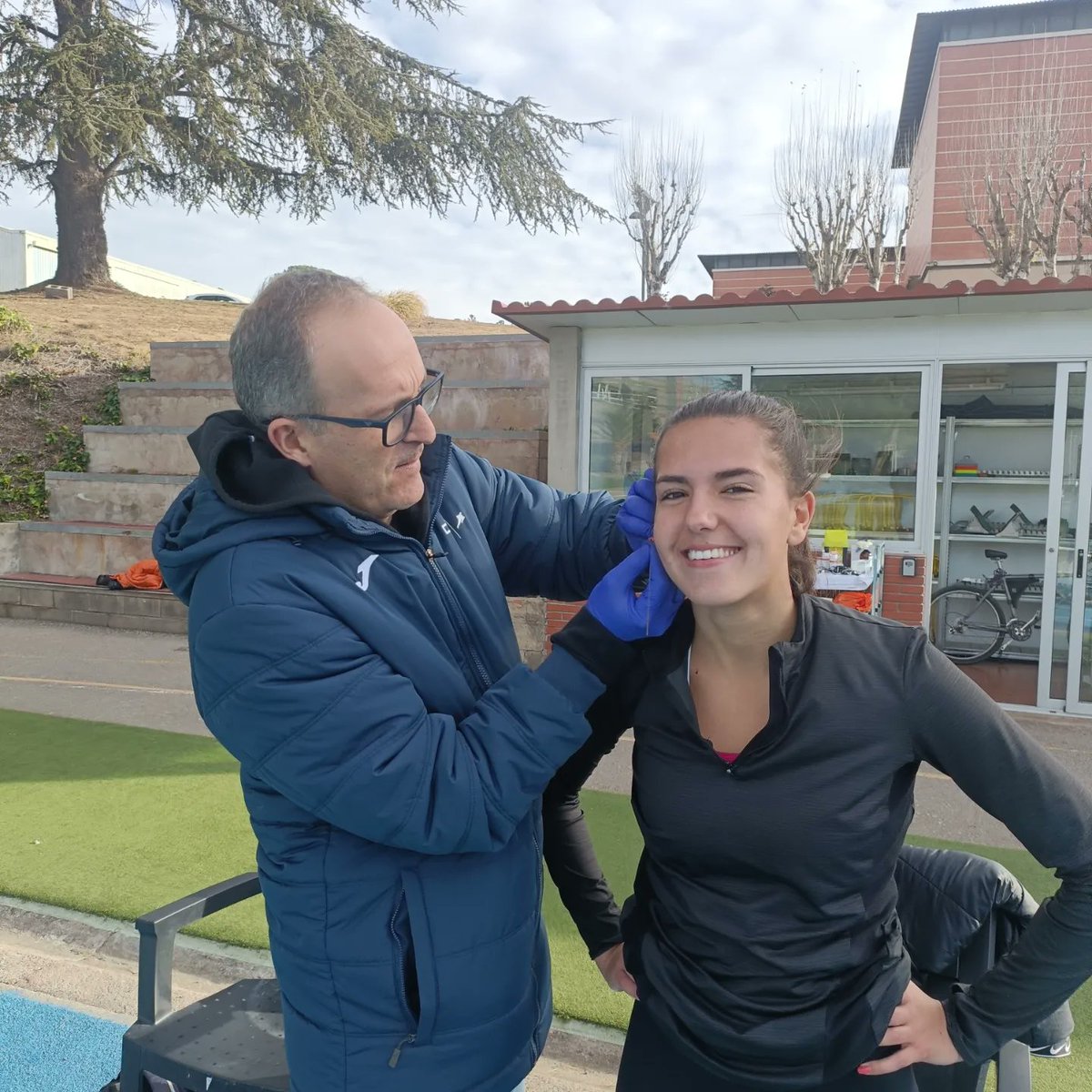Sevicoach's tweet photo. 🏃🏻‍♀️Concentración 400-800 s20

 🧑‍⚕️4x300 r10' con 19 tomas de lactatos sanguíneas y tona de lactatos sudor. @Onalabs_InnoHub

Tomas en 1' 3' 5' 7' de cada serie y 10' 15' 20' final.

Control de tiempos  grabación de todas las series

Sector Velocidad FCA 

@paufm400
@AlvaroAljarilla https://t.co/OKfeYoeY07