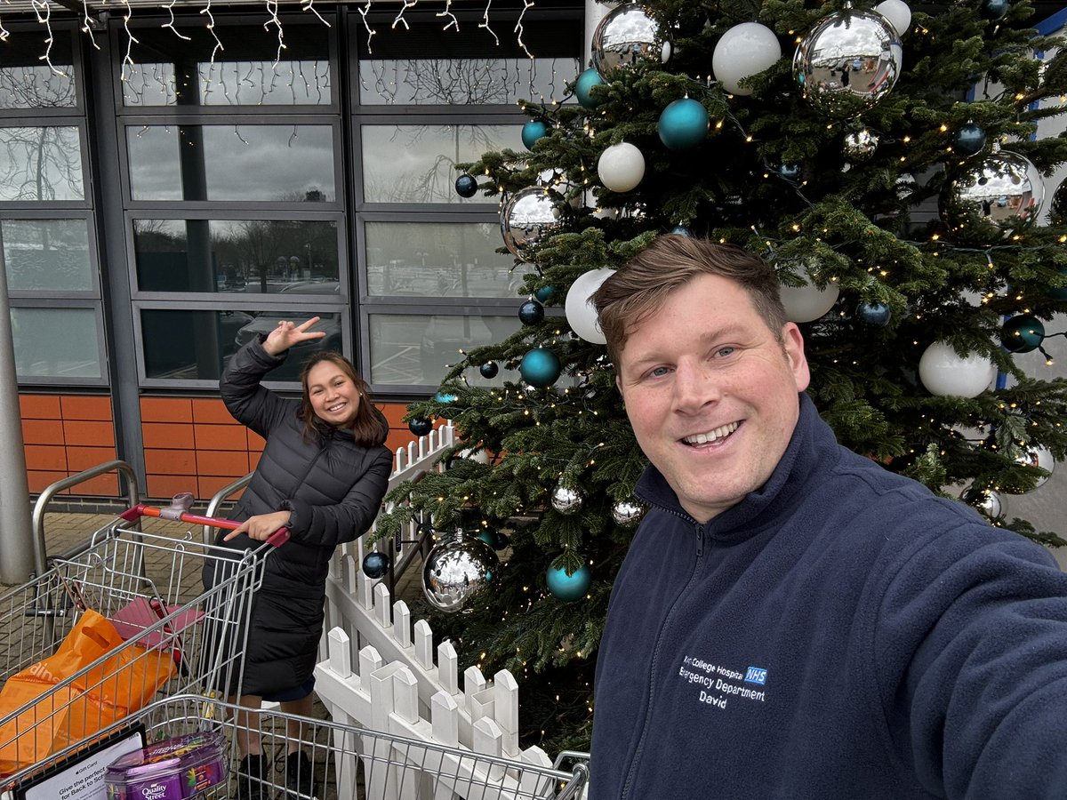 Getting food supplies for the army of healthcare heroes working over the festive period. Thanks to @supportkings 💙💙💙