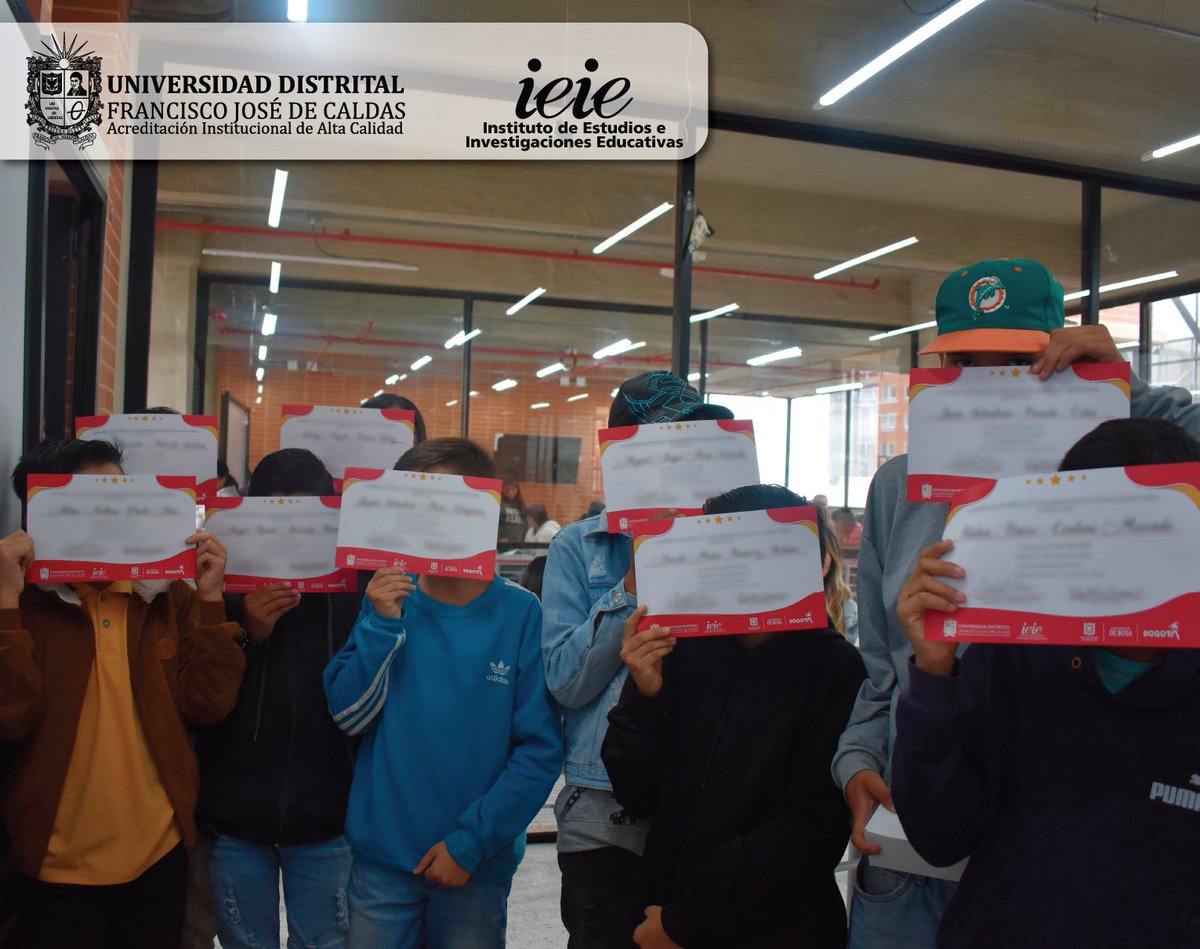 Celebramos la entrega de los certificados del curso "Agricultura Urbana", en el Colegio Carlos Esmeralda Arboleda, cada estudiante ha cultivado conocimientos y sembrado la semilla del amor por la naturaleza en la localidad de #Bosa. 🌱 #SomosUd #Alcaldialocaldebosa #bosareverdece