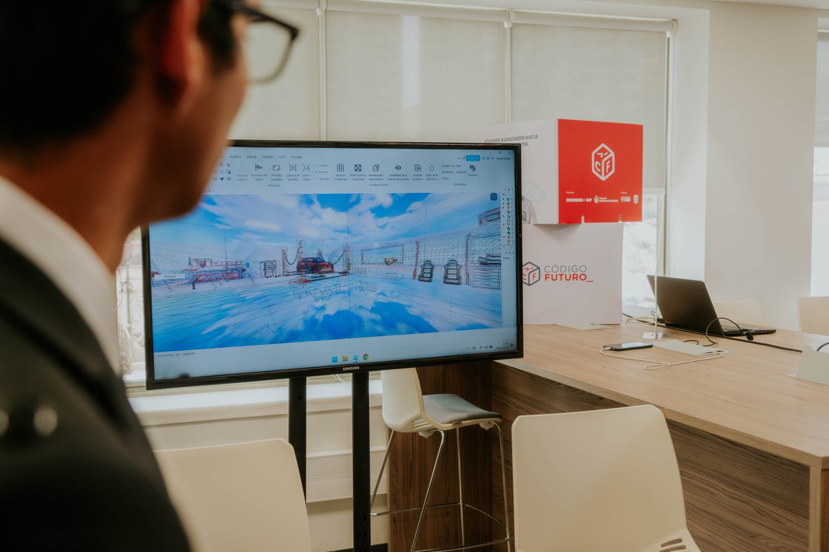 fmescondida's tweet image. Los y las estudiantes de los liceos que participan del programa #CódigoFuturo, llevaron a cabo una feria tecnológica, instancia en la que pudieron dar a conocer ante los ejecutivos y líderes de la compañía algunos de los proyectos que lograron desarrollar durante este 2023. 
@bhp