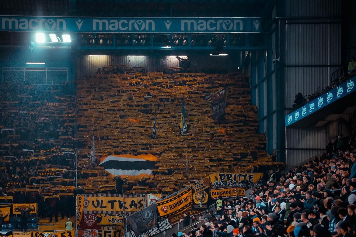 Ultramaniatics's tweet image. Dynamo Dresden fans in Bielefeld
🇩🇪 20.12
