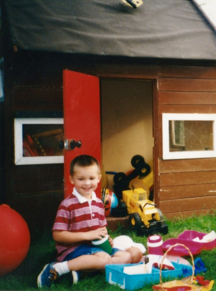 jharm91's tweet image. My parents: “We never saw it coming”

Me: