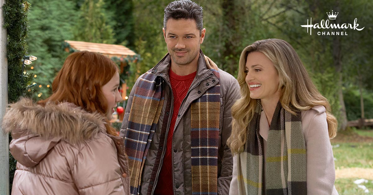 Will Talia #BrookeDOrsay and Anderson's @RyanPaevey trip to Wunderbrook be just what they need to find their Christmas spirit? #AFabledHoliday is on tonight at 8/7c.