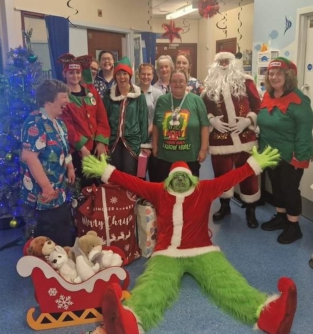 'Maybe Christmas doesn’t come from a store... Maybe Christmas perhaps means a little bit more.'🎅

Today we met Mr Grinch 💚
#thegrinch #grinch #christmas #christmastime #childrensward #paediatrics #paediatricward #FestiveSeason #FestiveFriday #HappyHolidays 💚🎅