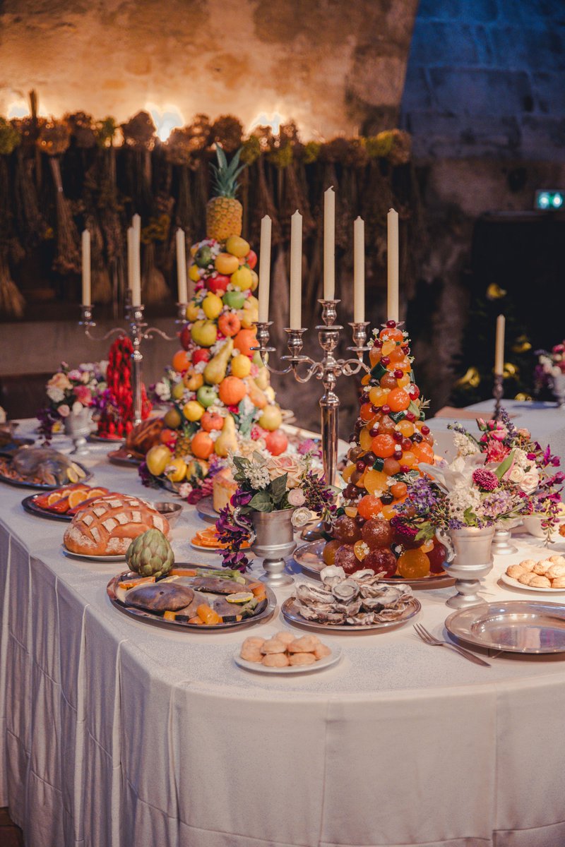 Découvrez un avant goût de votre repas du réveillon de Noël dans les cuisines du Château 😋

Quel est votre met de fêtes par excellence ? 🤔

Réservez en ligne votre venue dès maintenant 🎟
↪ …letterie-vaux-le-vicomte.recreatex.be/Exhibitions/Ov…

© Javier Pina 📸
