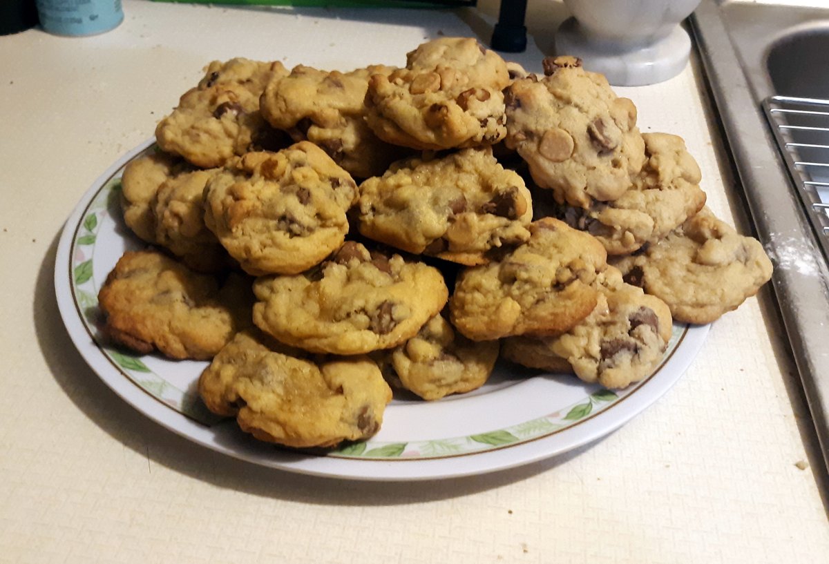 I made these last night and am trying to talk myself out of #cookies for breakfast. 😋
#baking #christmasfood