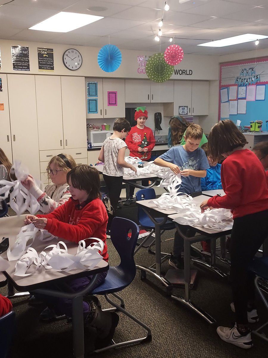 Dreaming of a white Christmas! 5th grade activity day making 3D snowflakes ❄️#gogulllake #glcsryan