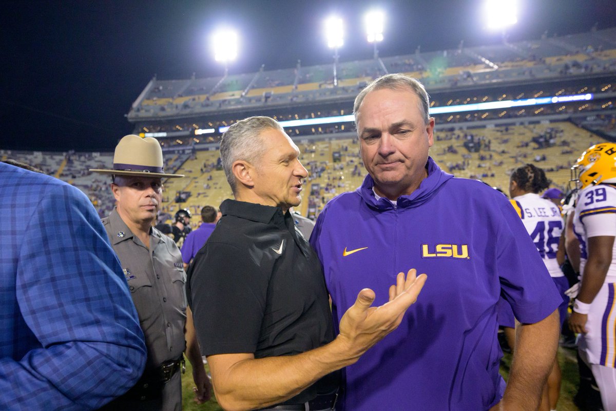 BREAKING: Mike Denbrock expected to be named #NotreDame Football's next offensive coordinator Architect of the nation's No. 1 scoring offense/total offense agrees to leave LSU for a 3rd tour of duty with ND. @insideNDsports Free story NotreDame.rivals.com/news/mike-denb…