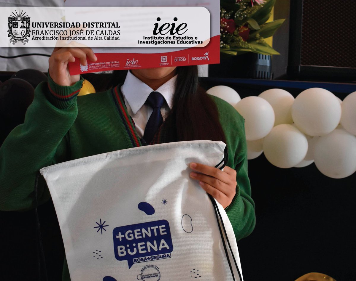 🎓✨ Entregamos los #certificados a los graduados del Diplomado en Educación Comunitaria en el Colegio Carlos Albán Holguín, felicitamos a estos graduados por su dedicación y visión transformadora. 🏫🤝🌟
#SomosUd #ieie_ud #Alcaldialocaldebosa #Bosa #UDistrital  #masgentebuena