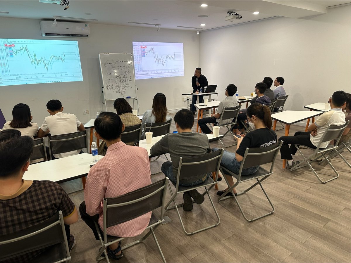 MPlus_Academy's tweet image. Biết ơn các anh chị đã dành ra gần 3 tiếng đồng hồ để chúng ta có thể ngồi cùng và trao đổi với nhau tại buổi offline hàng tháng của cộng đồng #MPlusAcademy trong buổi tối thứ 5 vừa qua.

Hẹn gặp lại các anh chị em ở buổi gặp mặt lần tới.

#forex