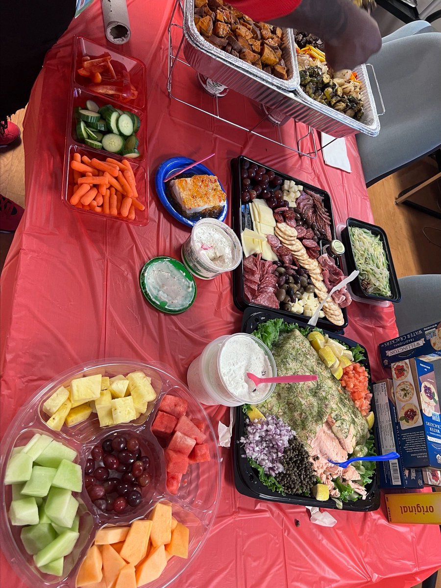 #HappyHolidays from our #VascularSurgery Division to yours! Another great 🍗 spread 🎉❄️🎊