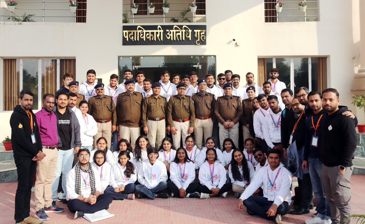 The Yuva Sangam delegates of Gujarat experienced the discipline and determination of the Bihar police force as they interacted with them during a visit to the Bihar Police Academy.

#YuvaSangam 
#YuvaSangamPhase3
#EkBharatShreshthaBharat 
#IIMBG #iimbodhgaya #Bihar #Gujarat