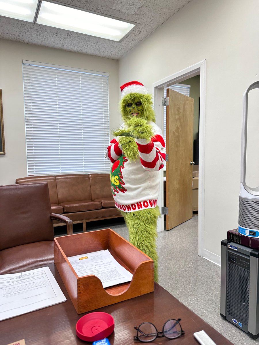 GregNicholas525's tweet photo. I had a strange visitor come by the courthouse yesterday…and he was really a mean one. https://t.co/6kMSSw90hH
