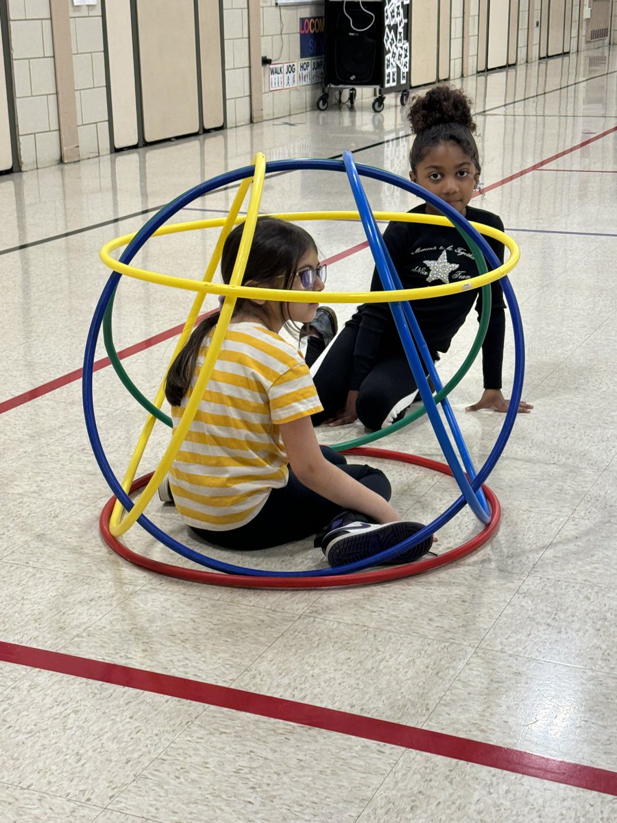 b_physical's tweet image. PE week in review… This week our students had a choice week.  They got to pick which activities the wanted to do.  From shooting a🏀, hitting a 🏐, playing with a scoop and a ball, and even building hula hoop igloos, students had a lot of fun.  Be active and have a safe break!!