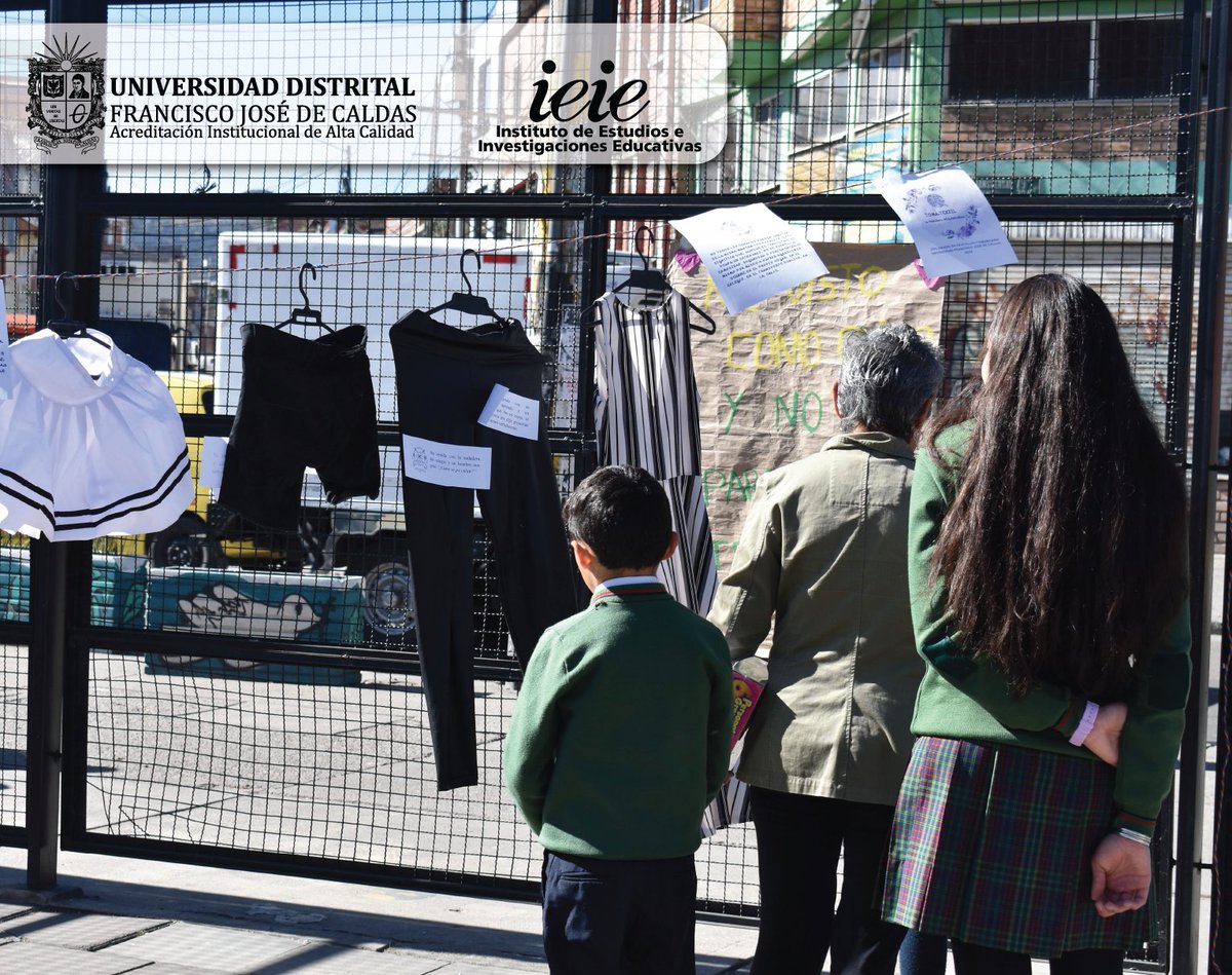 🧵Revivamos la magia de la Campaña textil "A Tender Mis Heridas" en el Colegio Carlos Albán Holguín, agradecemos a quienes se unieron a este evento, que tejió no solo hilo y tela, sino también conexiones profundas de comprensión y empatía. 🏫❤️ #CampañaTextil #SomosUd #ieie_ud