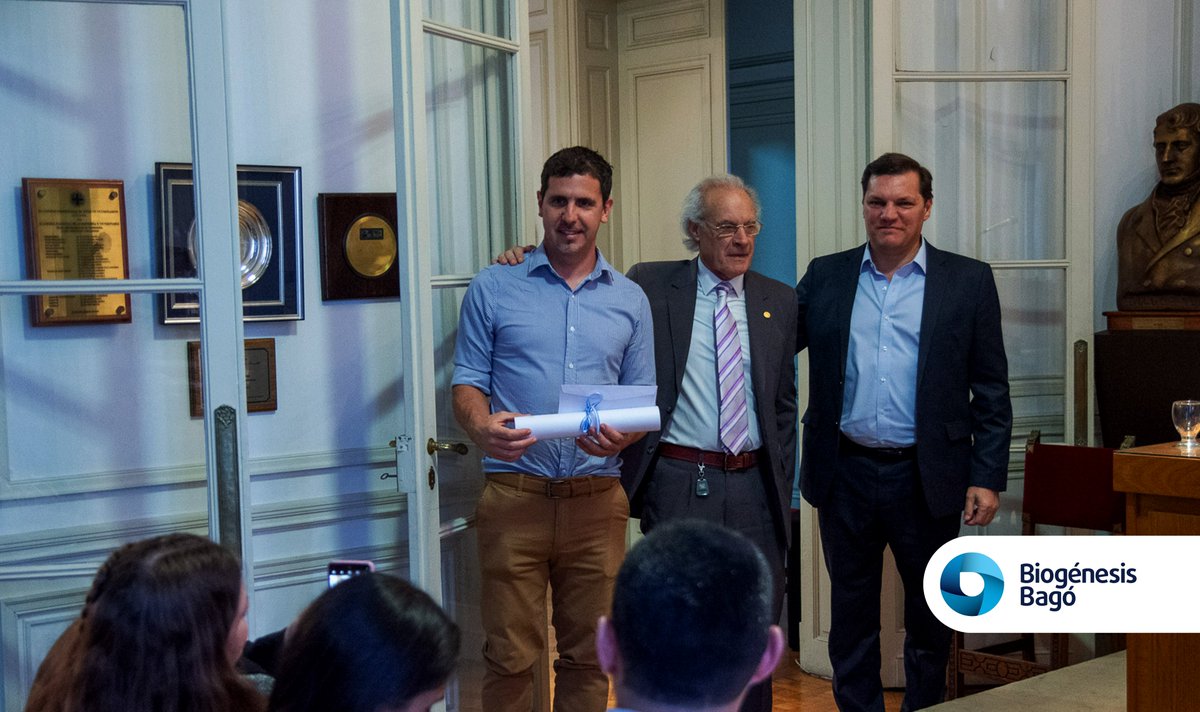 ¡Entregamos una vez más el Premio Biogénesis Bagó junto con la Academia Nacional de Agronomía y Veterinaria!   

Esta edición buscó reconocer la contribución que realizan los estudiantes y profesionales de la medicina veterinaria a la salud pública, contemplando la interconexión