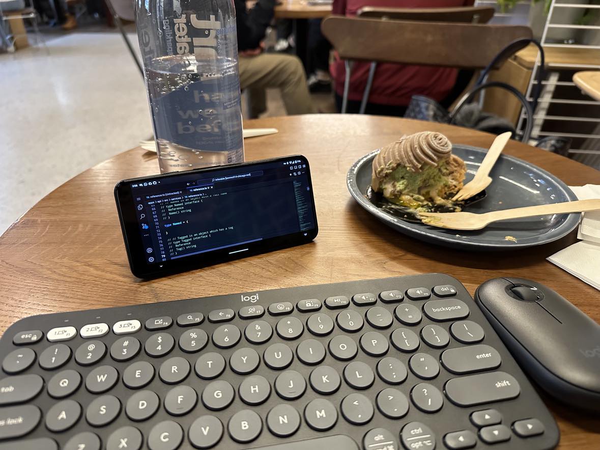 kevmo314's tweet image. when the cafe says no laptops after 6