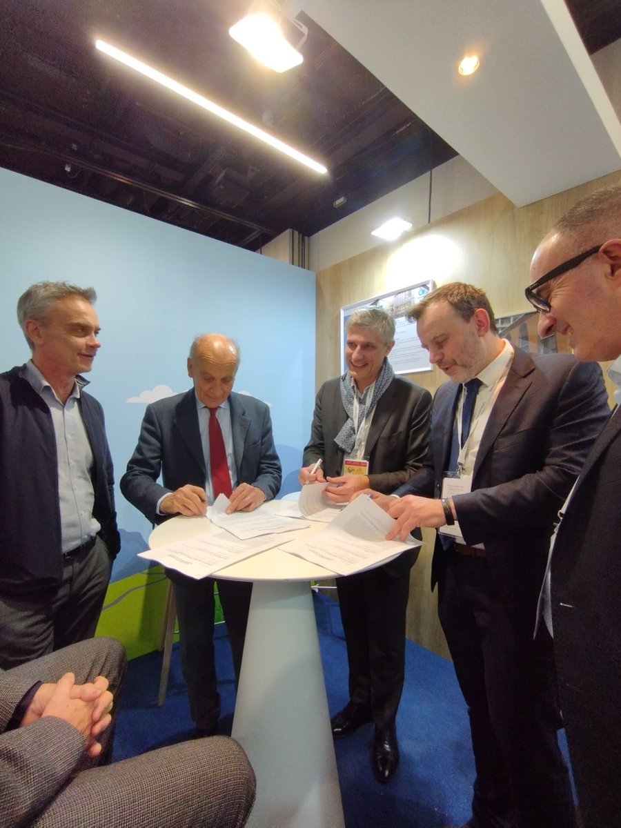 📢 L’ESTP et SOCOTEC signent une nouvelle chaire de recherche et d'enseignement « Sustainable Buildings for the Future » (SBF).
#ChaireSBF #ConstructionDurable #Innovation #Enseignement #Durabilité
📸SOCOTEC