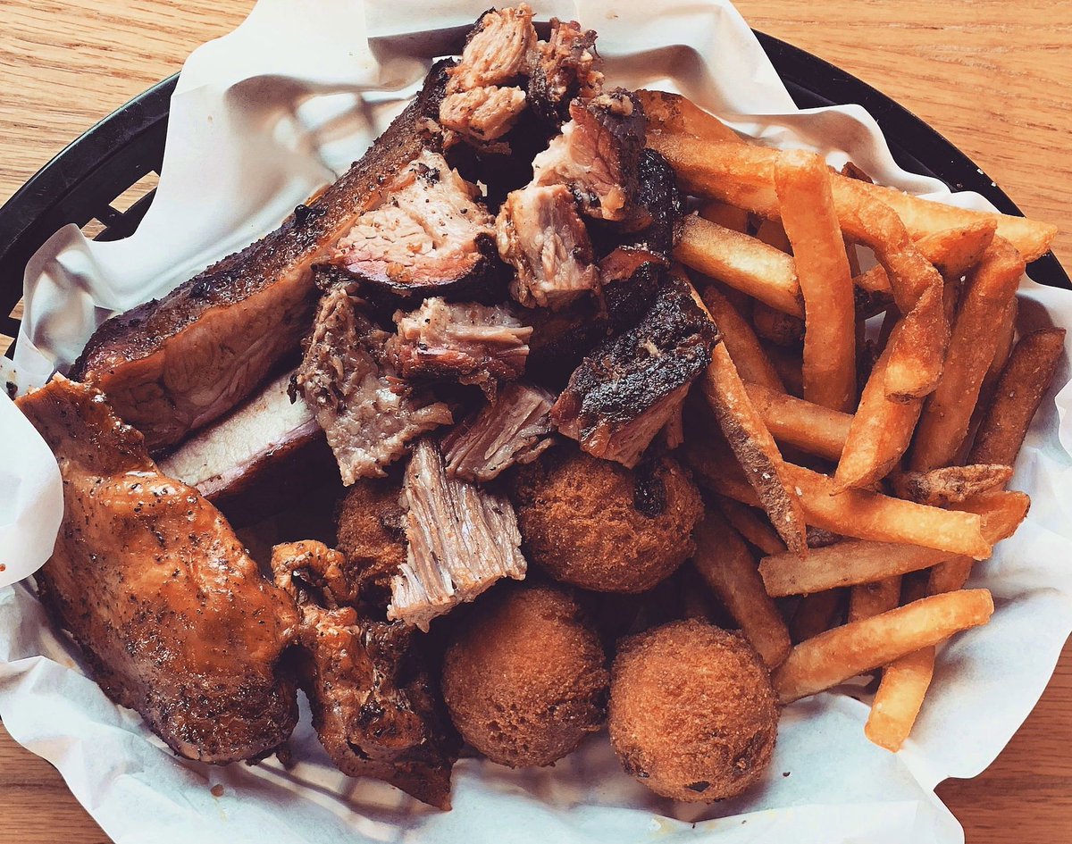 hey_chef_'s tweet image. Ribs and fries 🥩🍟 #fridaymode 

Would you like to add anything?