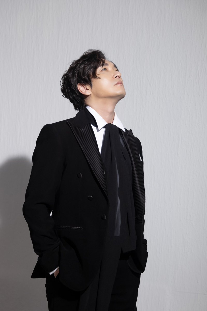 [#조승우 #CHOSEUNGWOO]
<The Phantom of the Opera> in Daegu begins from today 👻✨

Please support and give your big love to Seungwoo 👋🤍

많은 분들의 기다림 끝에 드디어 대구로 찾아온 <오페라의 유령> 👻✨

더욱 깊어진 감성의 조유령과 오늘부터 대구 계명아트센터에서 함께 해요 👋