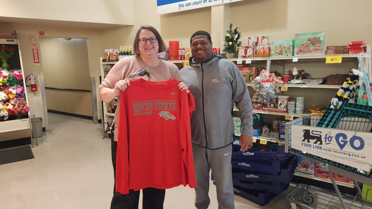 Incredible teamwork at our high schools! Our student athletes and community have rallied together, raising over $25,000 in food donations to support families in need. A true display of compassion and unity! #RockSolid @RockHillSchools @SPHSstallions @NHS_Trojans @RHBearcats