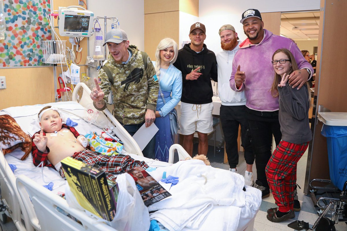 Patients at OCH had a special visit from the 'Shnowman' himself - @DionDawkin43224! Dion was joined by Jordan Poyer, @44_Matakevich & Elsa from Frozen as they handed out toys and games from Dion's recent toy drive. It was a fun and exciting visit that our patients really enjoyed!