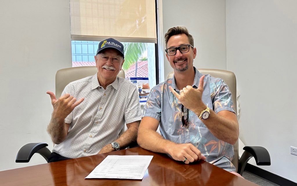 hawaiirealtorJG's tweet image. Happy Holidays!
#islandproject  ⁦@amtvmedia⁩