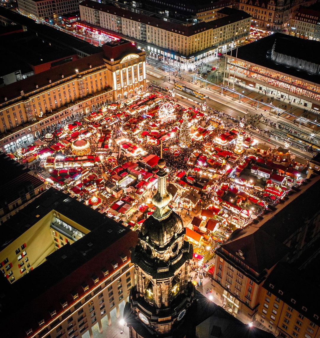 The world's most beautiful towns and cities at Christmas - a thread 🧵 1. Dresden, Germany 🇩🇪