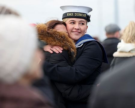 Home just in time for Christmas! ✨ @HMSDuncan has just got back to Portsmouth, our last homecoming of the year! Welcome home everyone 🏡