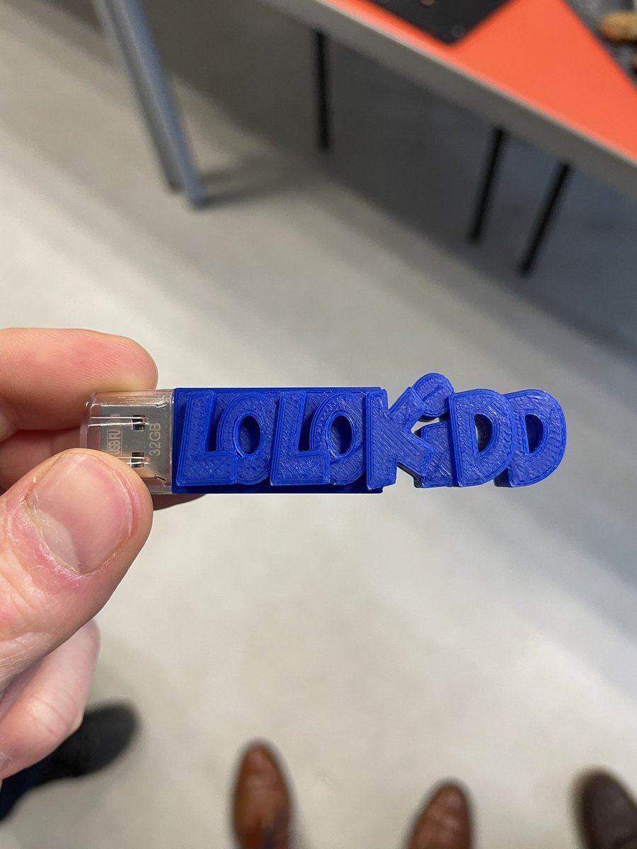 L0l0kidd's tweet image. Merci beaucoup grand padawan pour les petites attentions !!!

Bienvenue chez les grands #NTECH
#comcybergend (pour quelques jours encore)