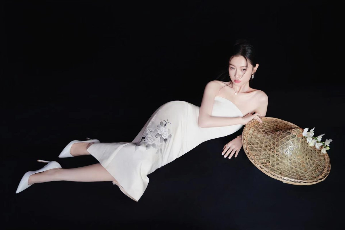 #LiJiaxin for the 2023 Sohu Fashion Awards More - weibo.com/6971677558/498…